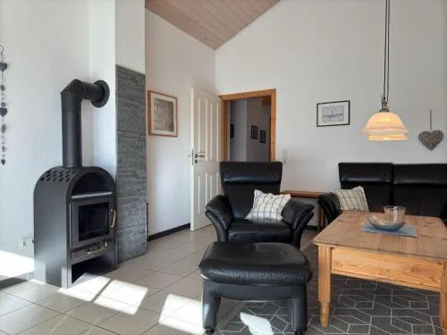 Ferienhaus mit Kaminofen in Burhave in Burhave, Deutschland