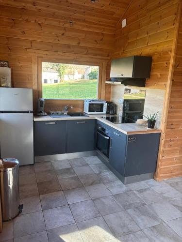 Kitchen, Le Chalet de Lintignat in Peyrat-le-Chateau