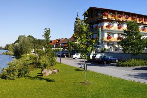 Hotel Restaurant Zum Goldenen Anker mit Hallenbad & Wellnessbereich - Windorf
