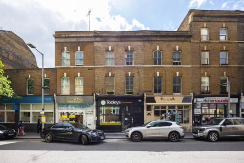 Spacious 1 BR Near London Bridge - 5 Min Walk