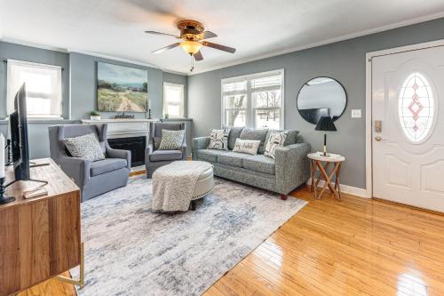 3 Mi to Hospitals Inviting Rockford Home with Yard! in Rockford (IL)