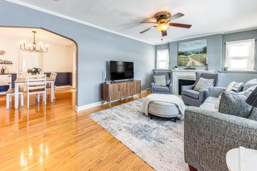 3 Mi to Hospitals Inviting Rockford Home with Yard! in Rockford (IL)