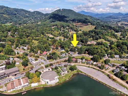 Livys Lake Retreat, 3min walk to Lake Junaluska! in Lake Junaluska, USA