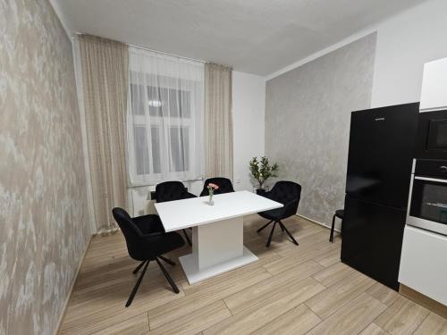 ห้องครัว, Luxusní apartmán v centru Hradce Králové - Balkon, Wi-Fi, Netflix zdarma (Luxusni apartman v centru Hradce Kralove - Balkon, Wi-Fi, Netflix zdarma) in ฮราเด็ค คราลอเว