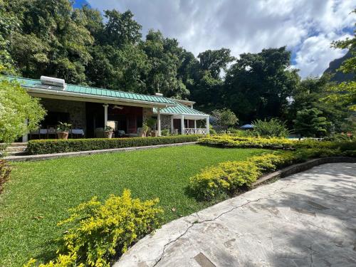 Authentic St, Lucian Experience at Prestigious 2-bed Villa - Colibri Cottage villa, Суфриер (фото 6)