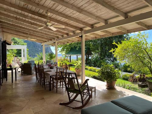 Authentic St, Lucian Experience at Prestigious 2-bed Villa - Colibri Cottage villa, Суфриер (фото 10)