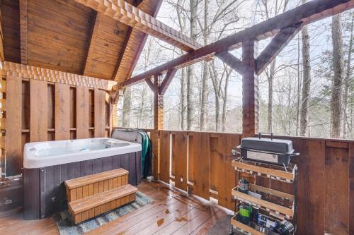 Honey Bear Pause Rural Escape with Porch and Hot Tub!