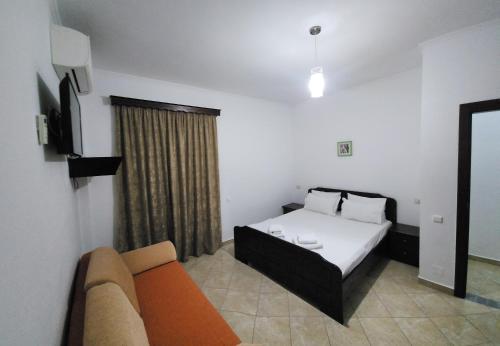 One-Bedroom Apartment image 3