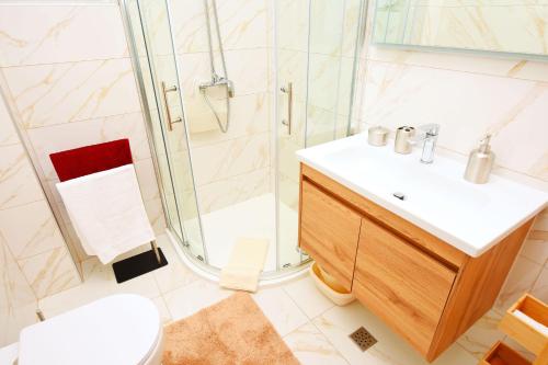 One-Bedroom Apartment image 8