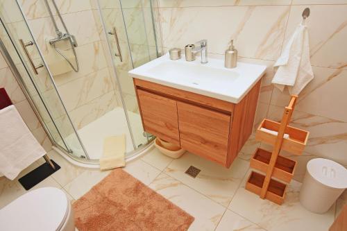 One-Bedroom Apartment image 7