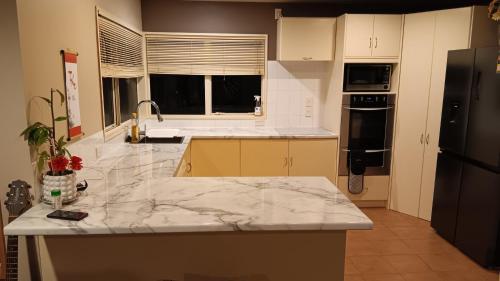 Homestay, Millions Dollar view, 9 kms to city center in Mount Pleasant