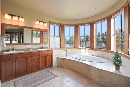 Drake Park Villa - image 5