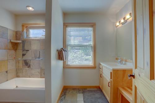 Hutson's Bridgeview - image 10