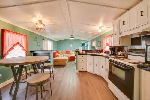 8 Mi to Dtwn Greenville Pet-Friendly Family Home! in Wilson Acres