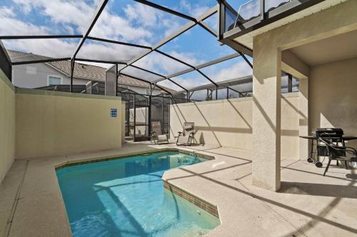 Spacious 4BR Townhome with Pool at Storey Lake in Hunters Creek