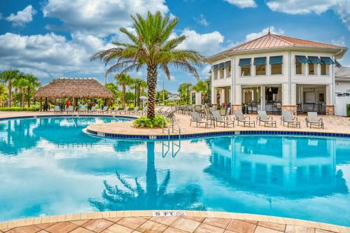 Spacious 4BR Townhome with Pool at Storey Lake in Hunters Creek