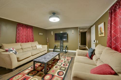 8 Mi to Dtwn Greenville Bethel Home with Yard