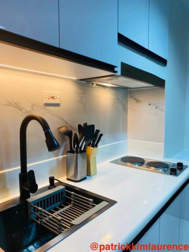Shore 3 - 1BR Scandi-Industrial Condo Suite by The Bay, Manila (photo 7)