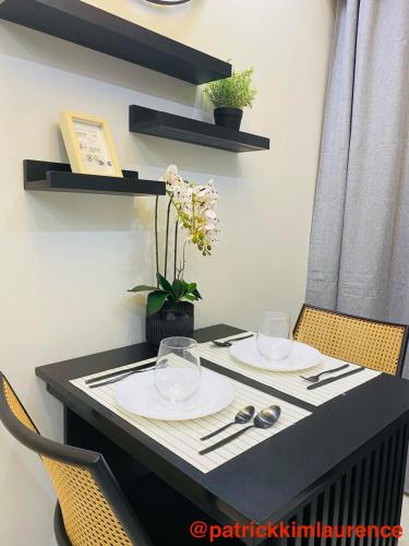 Shore 3 - 1BR Scandi-Industrial Condo Suite by The Bay, Manila (photo 4)
