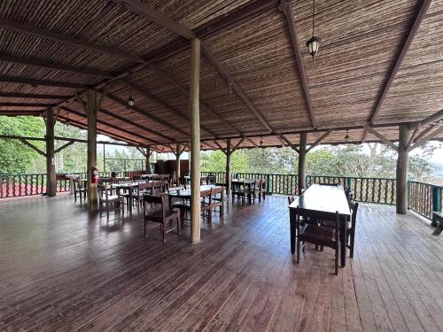 餐廳, Eco-Bamboo Cottages in 圖里亞爾瓦