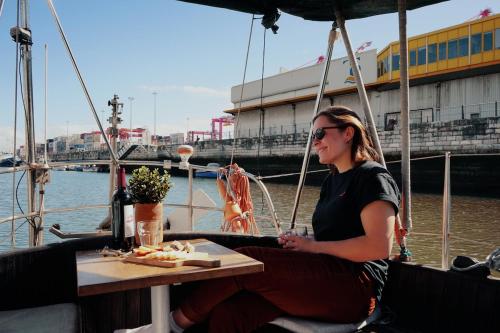 Cozy Lisbon Marina Sleepaboard - Sail Away, Lisbon (photo 9)