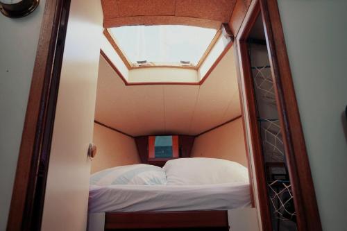 Cozy Lisbon Marina Sleepaboard - Sail Away, Lisbon (photo 7)