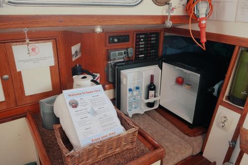Cozy Lisbon Marina Sleepaboard - Sail Away, Lisbon (photo 4)