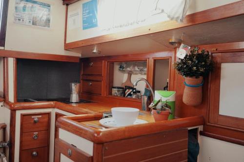Cozy Lisbon Marina Sleepaboard - Sail Away, Lisbon (photo 8)