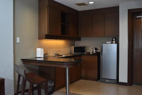 Kitchen, Holiday Inn and Suites Batangas Limapark By IHG in Batangas