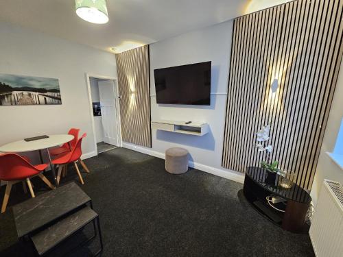 Victoria Parade Apartment - image 2