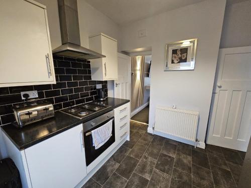 Victoria Parade Apartment - image 4