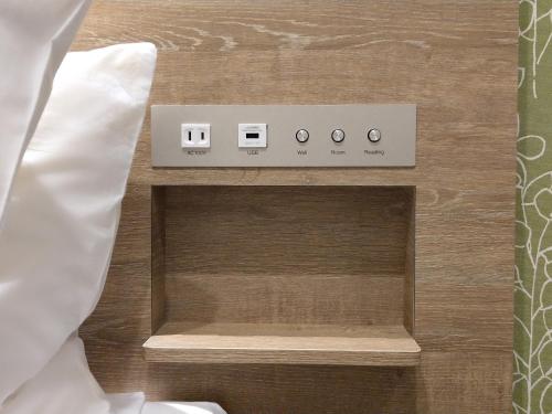 Economy Double Room image 10