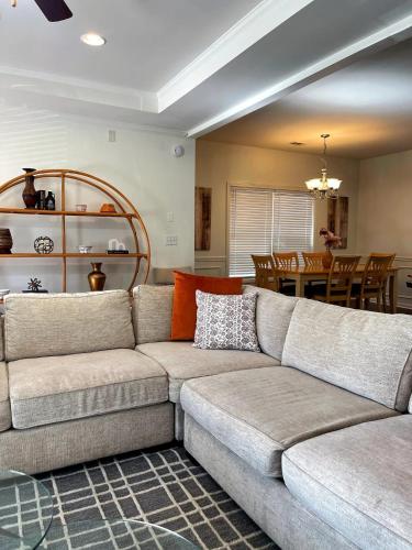 Walk to GWCC, Mercedes-Benz in Vine City