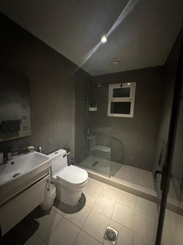 شقة بصالة أنيقة وغرفتين نوم - Elegant living room apartment with two bedrooms, Al ‘Azīzīyah (foto 10)