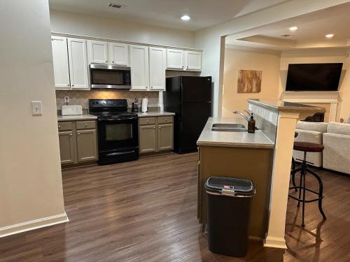 Walk to GWCC, Mercedes-Benz in Vine City