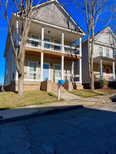 Walk to GWCC, Mercedes-Benz in Vine City