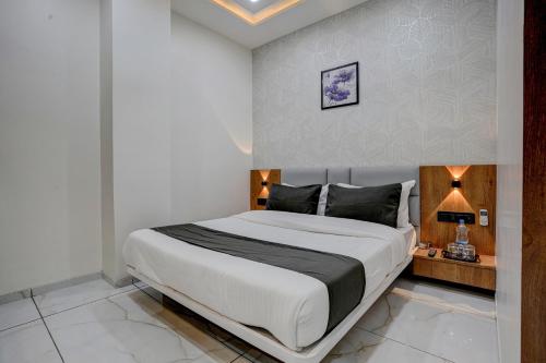 Hotel Paris Plaza in Sola