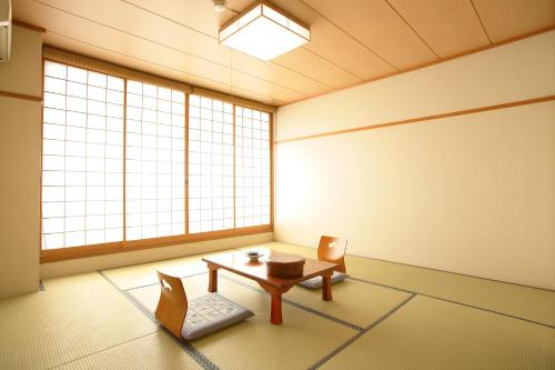 Wakasajinoyado Yamaya Set in a prime location of Fukui, Wakasajinoyado Yamaya puts everything the city has to offer just outside your doorstep. Featuring a satisfying list of amenities, guests will find their stay at the p