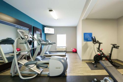Hampton Inn Garden City - image 8