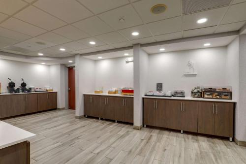 Hampton Inn & Suites St. Louis - Edwardsville - image 13
