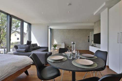 Moderne DHH mit zwei Apartments in เยอร์สโทเฟิน