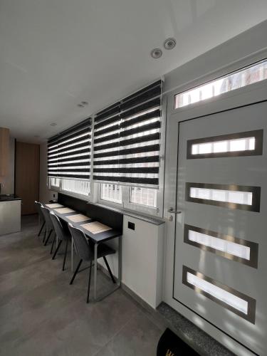 One-Bedroom Apartment image 7