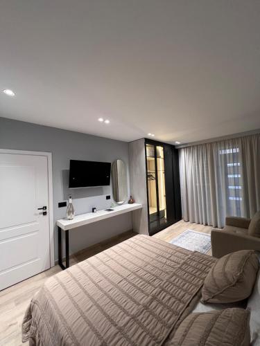 One-Bedroom Apartment image 10
