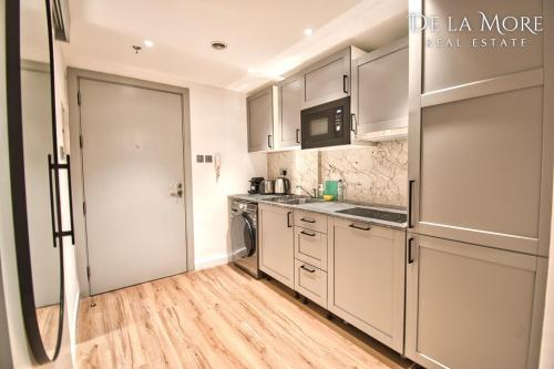 De la More stylish luxury apartment by the beach in brand new condition De la More stylish luxury apartment by the beach in brand new condition