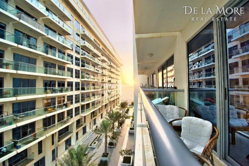 De la More stylish luxury apartment by the beach in brand new condition De la More stylish luxury apartment by the beach in brand new condition