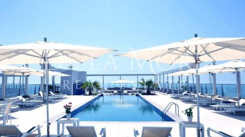 De la More stylish luxury apartment by the beach in brand new condition De la More stylish luxury apartment by the beach in brand new condition