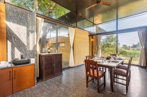 Konyha, ELIVAAS Hari Bagh 4 BHK Villa with Gaming Zone & Art Nook in Bassi