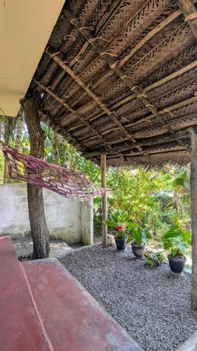 景觀, Three Little Birds in 坦加勒