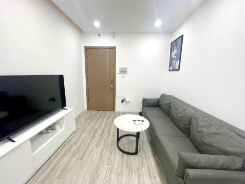 Two-Bedroom Apartment with Partial Ocean View image 8