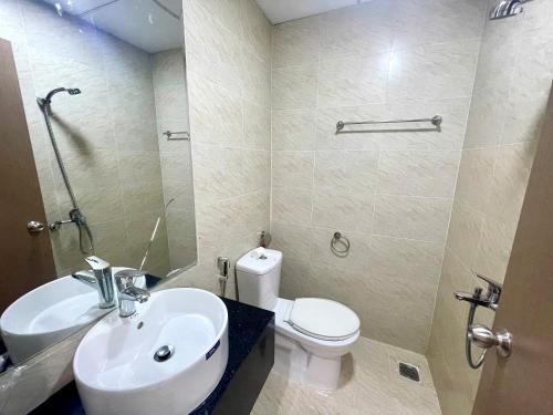Two-Bedroom Apartment with Partial Ocean View image 1
